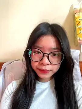 Snapshot of mau155_ chatting on 11.24.25 mau155 online show from 11.24.25