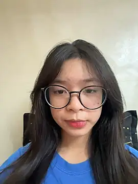 Snapshot of mau155_ chatting on 12.21.25 mau155 online show from 12.21.25