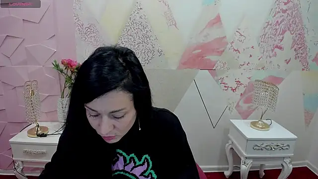 Snapshot of Salma_meg2 chatting on 11.18.25 Salma meg2 online show from 11.18.25