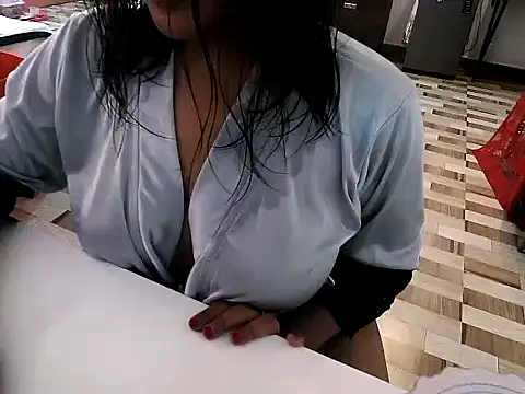 Snapshot of raveena_hot chatting on 04.09.26 raveena hot online show from 04.09.26
