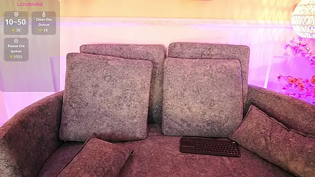 MeganLowell online show from 04.14.26