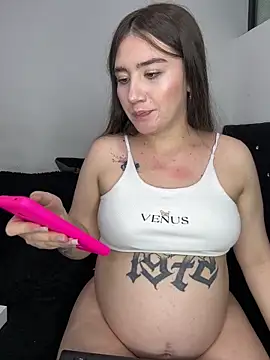 Snapshot of abiiegaill2 chatting on 11.19.25 abiiegaill2 online show from 11.19.25