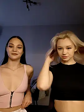 Snapshot of dontrytosearch chatting on 11.18.25 dontrytosearch online show from 11.18.25