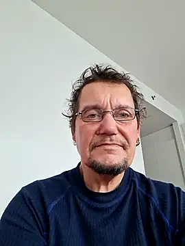 Snapshot of Dantekp chatting on 11.23.25 Dantekp online show from 11.23.25