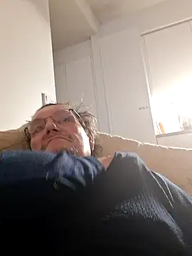 Snapshot of Dantekp chatting on 11.26.25 Dantekp online show from 11.26.25