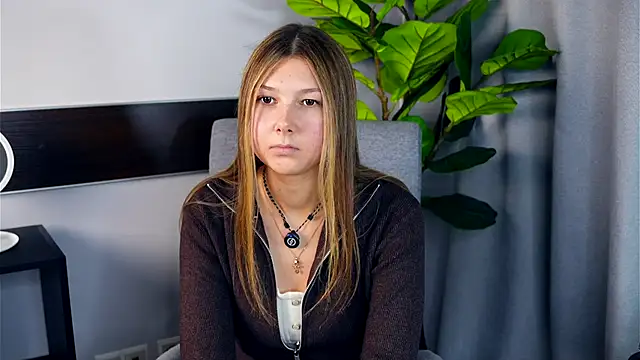 Snapshot of FaySagal chatting on 11.19.25 FaySagal online show from 11.19.25