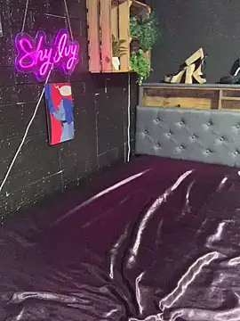 Shy-Ivy online show from 04.13.26