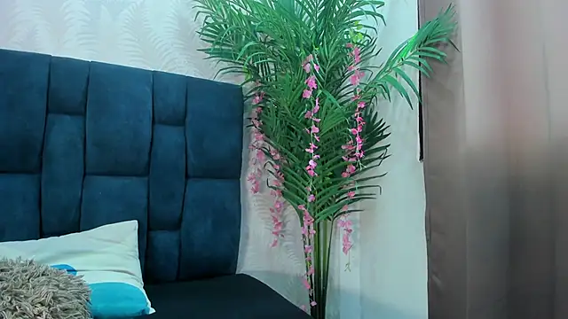 Holly Sly online show from 11.24.25