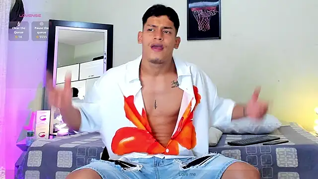 Snapshot of blorelopez chatting on 04.29.26 blorelopez online show from 04.29.26