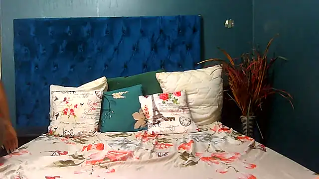 Snapshot of BrunetteNaomi8 chatting on 02.08.26 BrunetteNaomi8 online show from 02.08.26