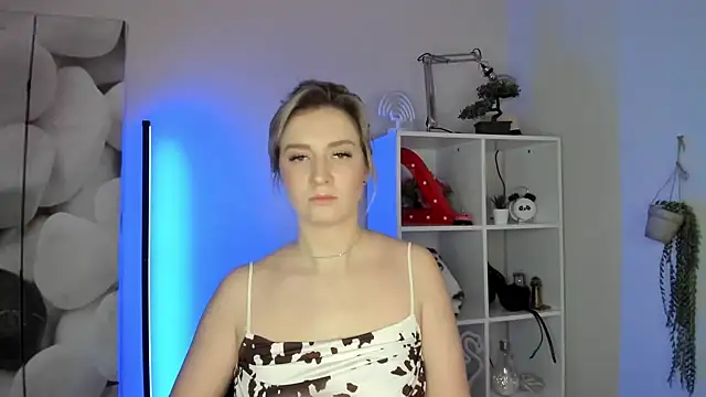 AlisaCam24 online show from 11.20.25