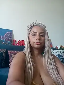 LaReineCleo online show from 04.01.26