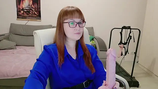 Snapshot of Foxy-lady chatting on 10.15.25 Foxy-lady online show from 10.15.25