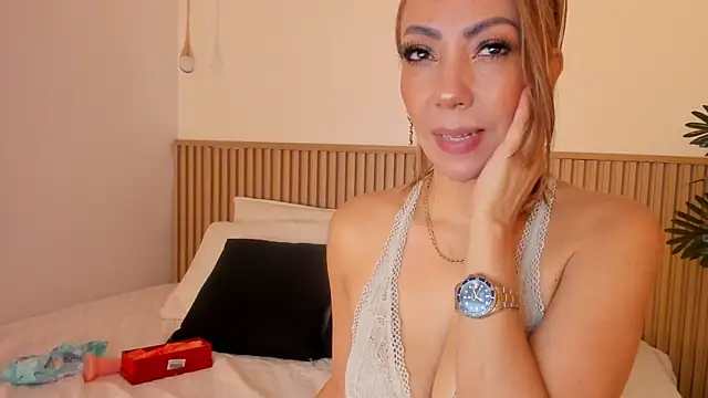 Samantha Sra  online show from 05.21.26