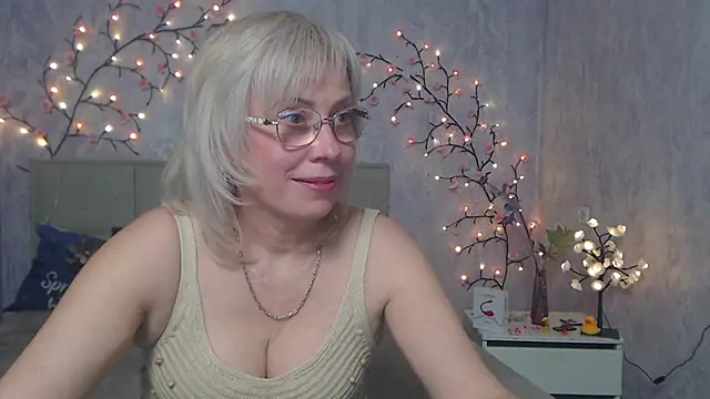 Snapshot of LaurenWishy chatting on 05.01.26 LaurenWishy online show from 05.01.26