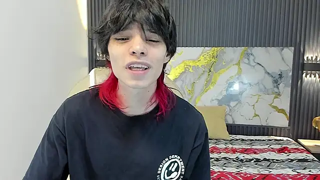 Snapshot of Sylasfrost chatting on 12.19.25 Sylasfrost online show from 12.19.25