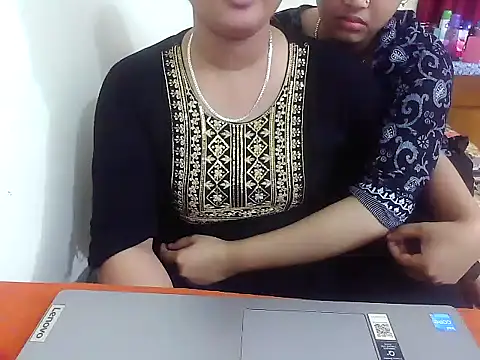 TwinRose2000 online show from 02.17.26