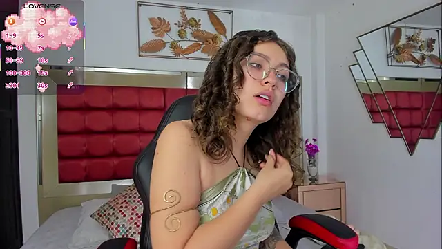 Snapshot of MarieTaylor_ chatting on 02.04.26 MarieTaylor online show from 02.04.26