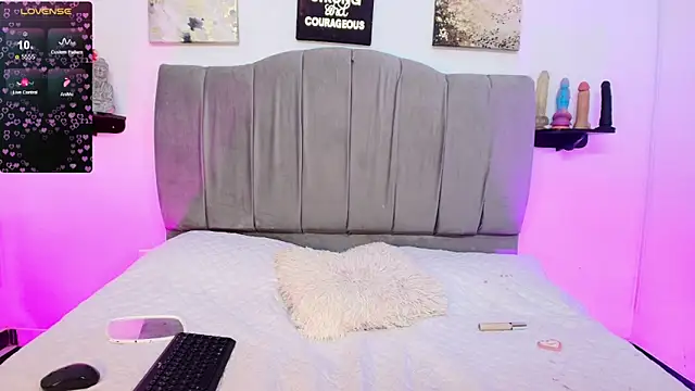 Snapshot of Maddy__Jones chatting on 02.09.26 Maddy Jones online show from 02.09.26