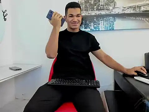 Snapshot of maikol_twinkx chatting on 05.28.26 maikol twinkx online show from 05.28.26