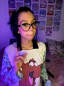 Snapshot of Valen-Foxx1 chatting on 12.04.25 Valen-Foxx1 online show from 12.04.25