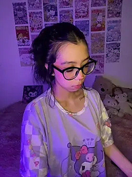 Snapshot of Valen-Foxx1 chatting on 12.15.25 Valen-Foxx1 online show from 12.15.25