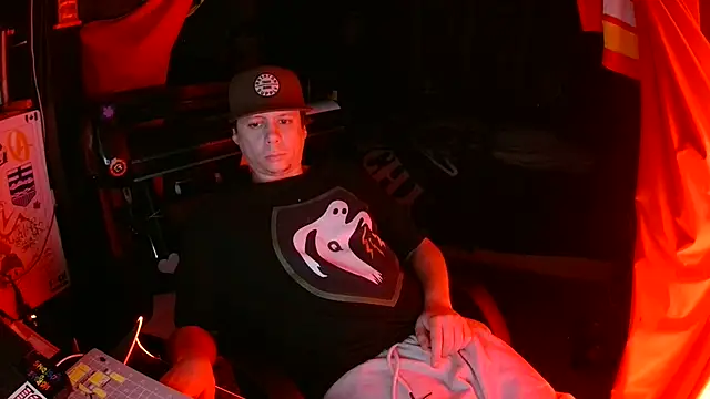 Snapshot of Bowerboi chatting on 11.20.25 Bowerboi online show from 11.20.25