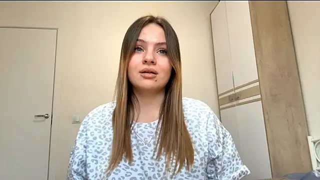 Snapshot of ShaGruninger chatting on 11.19.25 ShaGruninger online show from 11.19.25