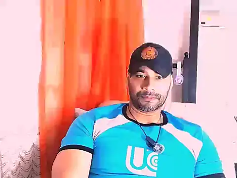 Snapshot of musclehetero chatting on 05.11.26 musclehetero online show from 05.11.26