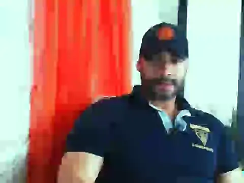 Snapshot of musclehetero chatting on 05.16.26 musclehetero online show from 05.16.26