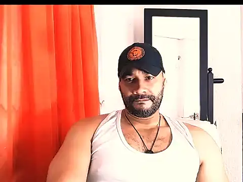 Snapshot of musclehetero chatting on 05.17.26 musclehetero online show from 05.17.26