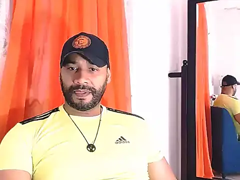 Snapshot of musclehetero chatting on 05.19.26 musclehetero online show from 05.19.26