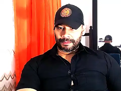 Snapshot of musclehetero chatting on 05.21.26 musclehetero online show from 05.21.26