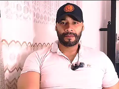 Snapshot of musclehetero chatting on 05.21.26 musclehetero online show from 05.21.26