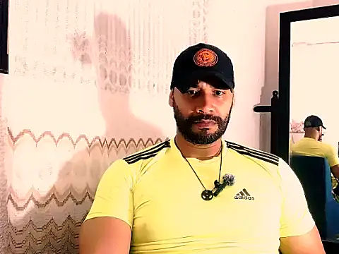 Snapshot of musclehetero chatting on 05.23.26 musclehetero online show from 05.23.26