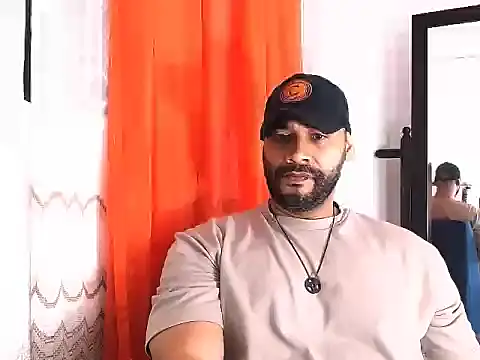 Snapshot of musclehetero chatting on 05.25.26 musclehetero online show from 05.25.26