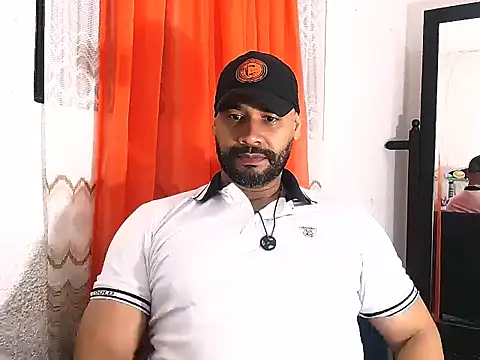Snapshot of musclehetero chatting on 05.27.26 musclehetero online show from 05.27.26