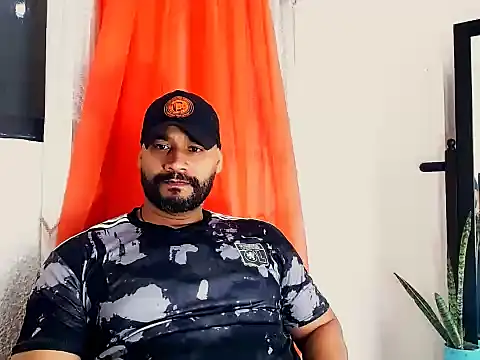 Snapshot of musclehetero chatting on 05.31.26 musclehetero online show from 05.31.26