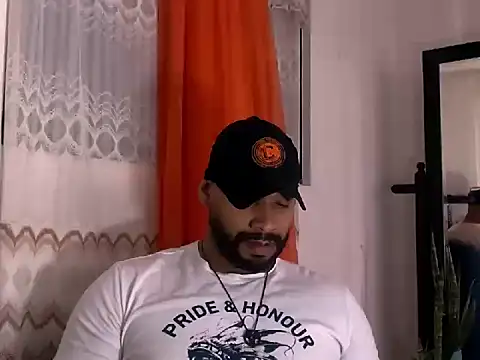 Snapshot of musclehetero chatting on 06.05.26 musclehetero online show from 06.05.26