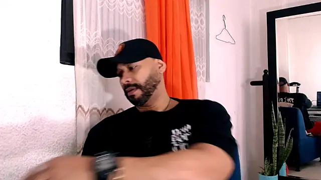 Snapshot of musclehetero chatting on 06.08.26 musclehetero online show from 06.08.26