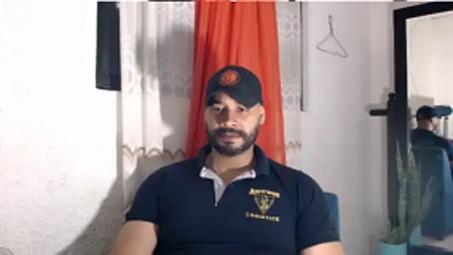 Snapshot of musclehetero chatting on 06.11.26 musclehetero online show from 06.11.26
