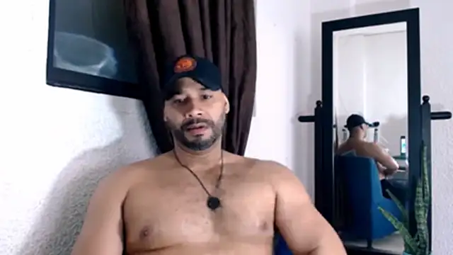 Snapshot of musclehetero chatting on 06.14.26 musclehetero online show from 06.14.26