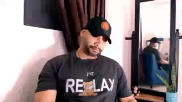 Snapshot of musclehetero chatting on 06.15.26 musclehetero online show from 06.15.26