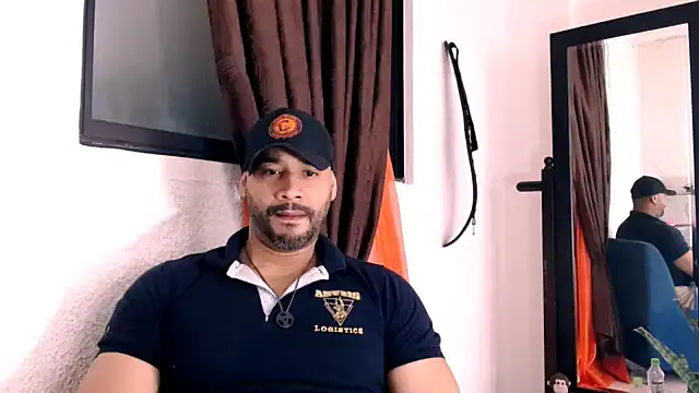 Snapshot of musclehetero chatting on 06.16.26 musclehetero online show from 06.16.26