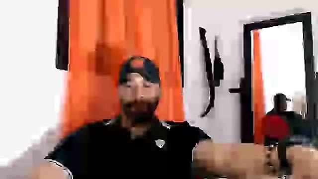Snapshot of musclehetero chatting on 06.18.26 musclehetero online show from 06.18.26
