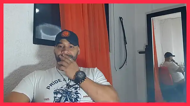 Snapshot of musclehetero chatting on 06.21.26 musclehetero online show from 06.21.26