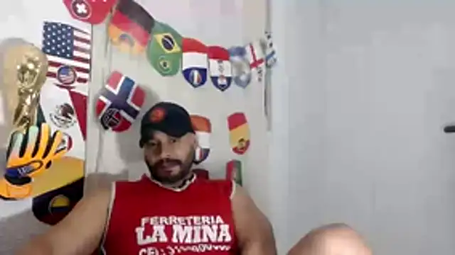Snapshot of musclehetero chatting on 06.27.26 musclehetero online show from 06.27.26
