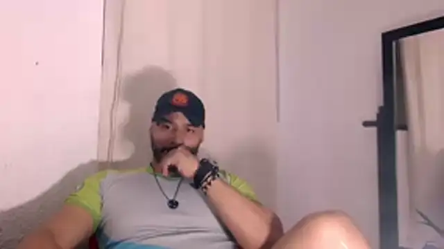 Snapshot of musclehetero chatting on 06.27.26 musclehetero online show from 06.27.26