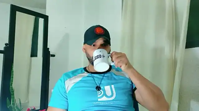 Snapshot of musclehetero chatting on 06.30.26 musclehetero online show from 06.30.26