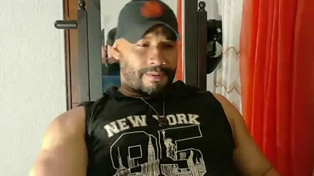 Snapshot of musclehetero chatting on 07.28.26 musclehetero online show from 07.28.26